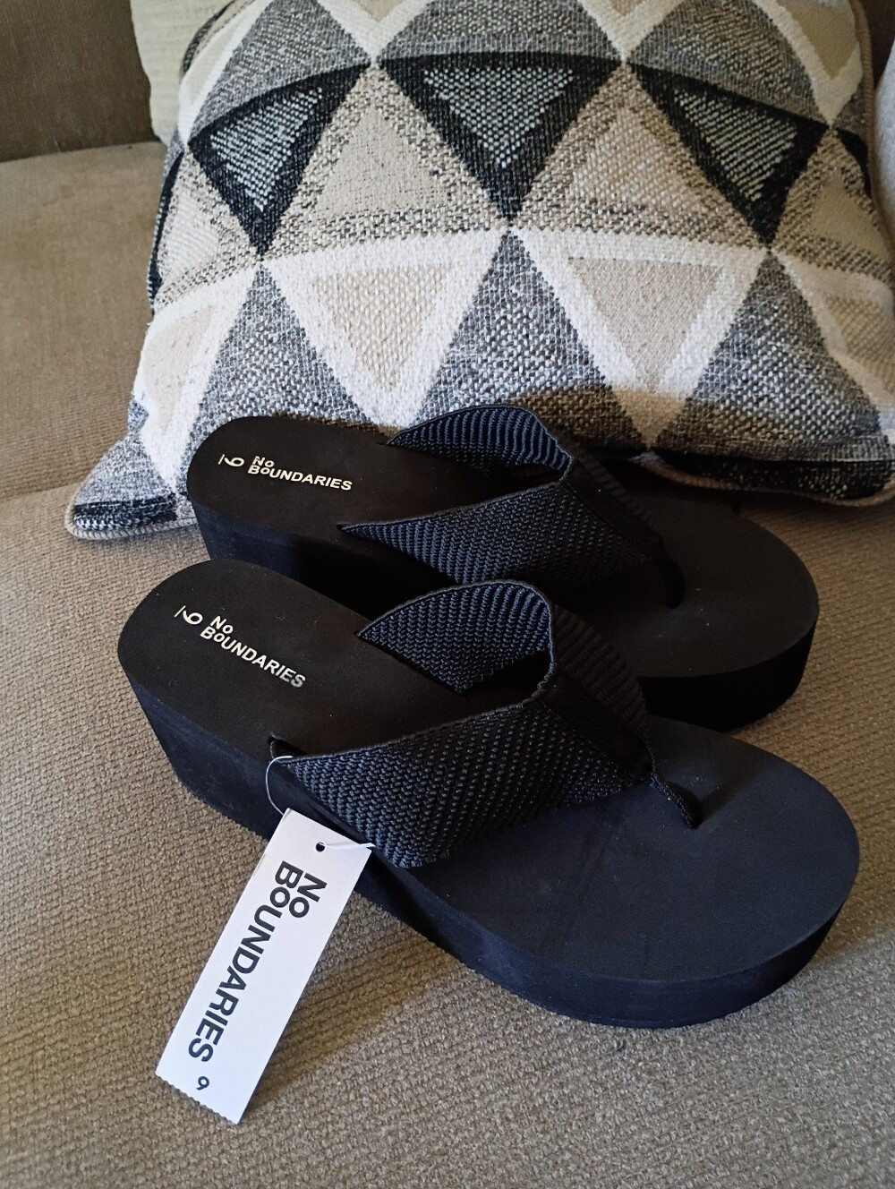 NOBO THONG SANDALS--NWT
